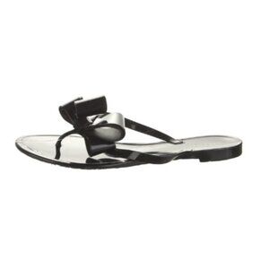 SOLD** Valentino rubber flipflops sandals with bow - US Size 7.5 EU 38